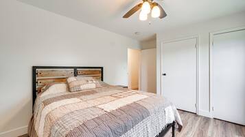2 chambres, fer et planche à repasser, Wi-Fi, draps fournis