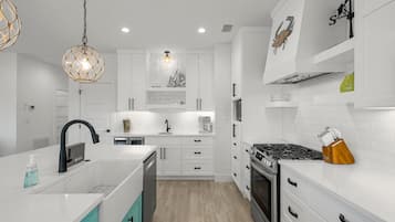 單棟房屋, 海灘景 | 私人廚房 | 大型雪櫃/冰箱、微波爐、焗爐、爐具