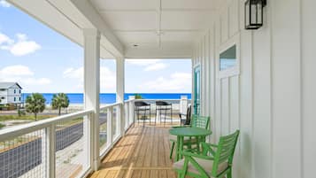 Rumah, pemandangan pantai | Balkon
