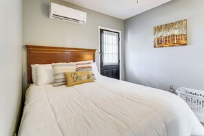 1 chambre, fer et planche à repasser, lit parapluie, accès Internet