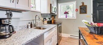 2 Mi to Main Street: Cabin w/ Hot Tub in Monterey!