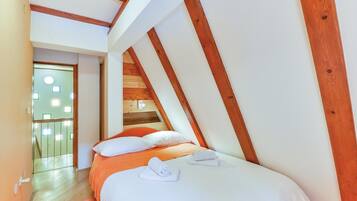 3 bedrooms, iron/ironing board, travel crib, free WiFi