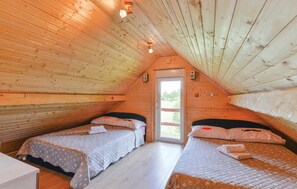 3 habitaciones, tabla de planchar con plancha y cuna de viaje