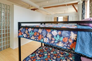 1 chambre, bureau, accès Internet, draps fournis