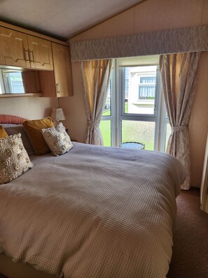 3 Schlafzimmer, Bügeleisen/Bügelbrett