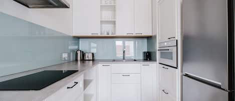 Microwave, oven, cookware/dishes/utensils