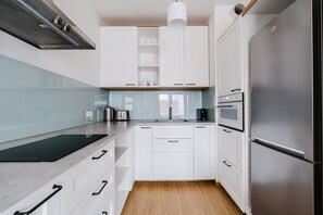 Microwave, oven, cookware/dishes/utensils - Blueground | Chodov, New build, free parking (PRG-41) (Unknown)