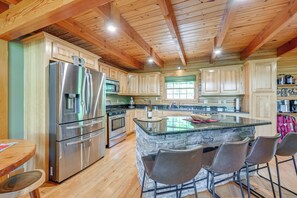 Fridge, microwave, dishwasher, coffee/tea maker - Game Room, Hot Tub & Decks: Scenic Franklin Cabin (Franklin)