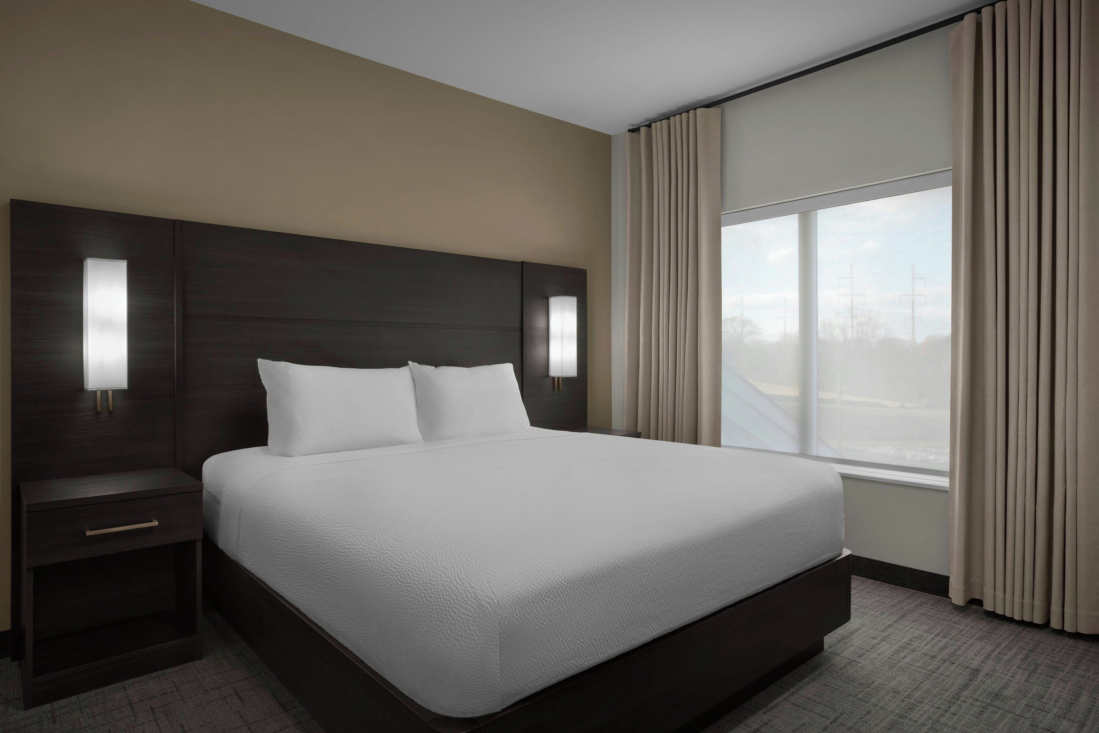 Suite, 1 Bedroom | Laptop workspace, blackout drapes, bed sheets