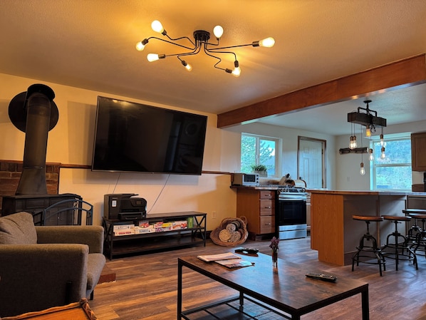 Smart TV, fireplace