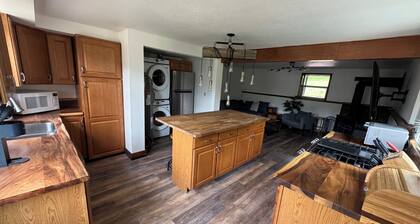 2BR garden level apartment close to red rocks, hiking, skiing
