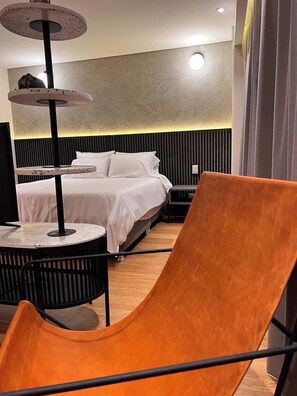 Apartment, 1 Queen Bed with Sofa bed, Balcony, City View (La Primera 412) | 1 bedroom, individually decorated, individually furnished, bed sheets - Stunning Studio in Candelaria (Bogotá)