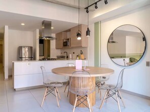 Apartment, Multiple Beds, Balcony, City View (Ekkos 602) | Dining