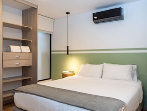 Apartment, Multiple Beds, Balcony, City View (Ekkos 302) | 3 bedrooms, individually decorated, individually furnished, bed sheets - Cozy 3 BR w/ Balcony in Laureles Medellín (Medellín)