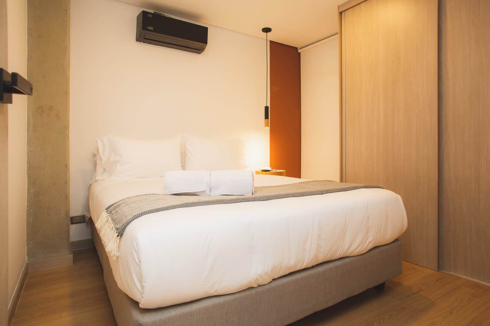 3 bedrooms, individually decorated, individually furnished, bed sheets