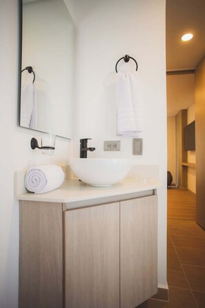 Apartment, Multiple Beds, Balcony, City View (Ekkos 301) | Bathroom | Towels