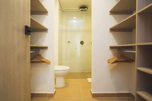 Apartment, Multiple Beds, Balcony, City View (Ekkos 301) | Bathroom | Towels - Cozy 3 BR in Laureles in Medellín (Medellín)