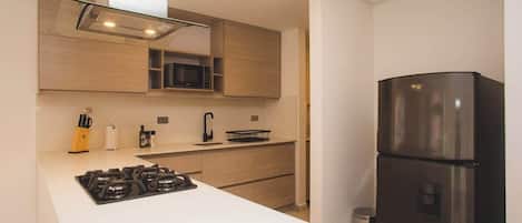 Appartement, plusieurs lits, balcon, vue ville (Ekkos 301) | Cuisine privée