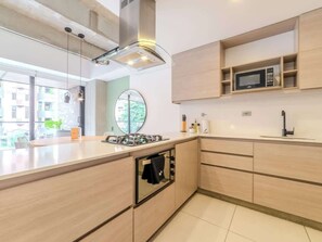 Apartment, Mehrere Betten, Balkon, Stadtblick (Ekkos 201) | Eigene Küche