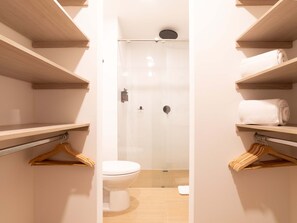 Apartment, Multiple Beds, Balcony, City View (Ekkos 201) | Bathroom