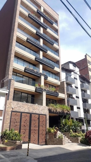 Exterior - Panoramic 3 BR w/ Balcony in Laureles Medellín (Medellín)