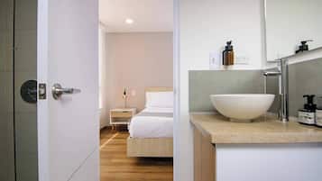 Apartment, 1 Queen Bed, Balcony, City View (GO 1703) | Bathroom | Designer toiletries, towels