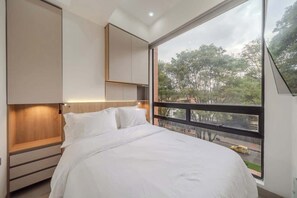 Apartment, 2 Queen Beds, Balcony, City View (Oruga 403) | 2 bedrooms, individually decorated, individually furnished, bed sheets