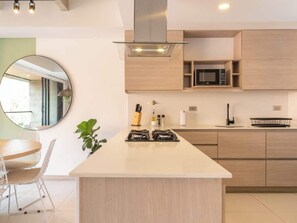 Căn hộ, nhiều giường, ban công, quang cảnh thành phố (Ekkos 601) | Bếp riêng | Dụng cụ pha cà phê/trà 