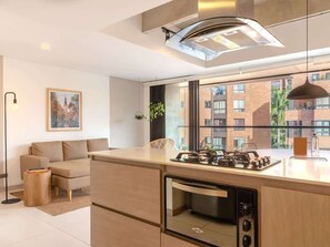 Appartement, plusieurs lits, balcon, vue ville (Ekkos 601) | Intérieur