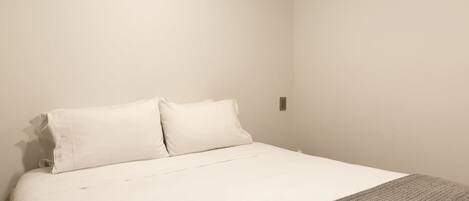 Huoneisto, useita sänkyjä, parveke, kaupunkinäköala (Ekkos 401) | 3 makuuhuonetta, yksilöllisesti sisustettu, yksilöllisesti kalustettu