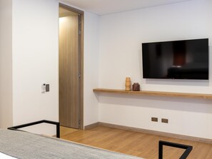 アパートメント ベッド (複数台) バルコニー シティビュー (Ekkos 202) | 3 室のベッドルーム、客室ごとに異なる装飾、客室ごとに異なるインテリア、ベッドシーツ