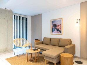 Apartment, Mehrere Betten, Balkon, Stadtblick (Ekkos 202) | Wohnbereich