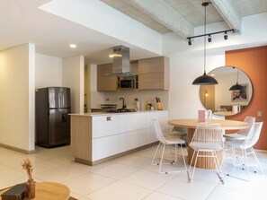 Leilighet, flere senger, balkong, byutsikt (Ekkos 202) | Eget kjøkken | Kaffetrakter/tekoker