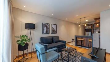 Apartamento, 1 cama de matrimonio con sofá cama, balcón, vistas a la ciudad (La Primera 211) | Zona de estar