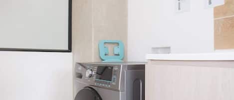 Appartement, plusieurs lits, balcon, vue ville (Ekkos 802) | Blanchisserie