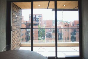 Appartement, plusieurs lits, balcon, vue ville (Ekkos 802) | Intérieur
