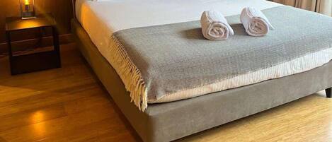 Apartment, 1 Queen Bed, Balcony, City View (La Primera 206) | 1 bedroom, individually decorated, individually furnished, bed sheets