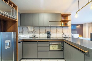 Lägenhet - 1 queensize-säng med bäddsoffa - balkong - utsikt mot staden (La Primera 314) | Eget kök | Kaffe- och tebryggare