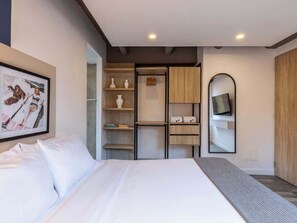 1 bedroom, individually decorated, individually furnished, bed sheets