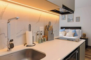 Căn hộ, 1 giường đôi, ban công, quang cảnh thành phố (Taj 326) | Bếp riêng | Dụng cụ pha cà phê/trà