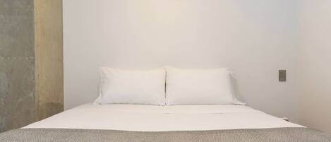 Apartment, Multiple Beds, Balcony, City View (Ekkos 701) | 3 bedrooms, individually decorated, individually furnished, bed sheets