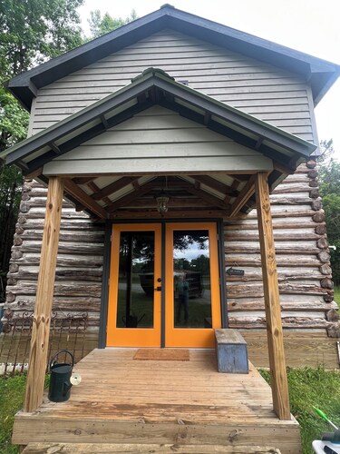 Cozy cabin with AC and WiFi in peaceful Bahama
