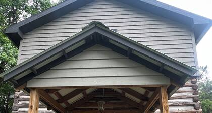 Cozy cabin with AC and WiFi in peaceful Bahama