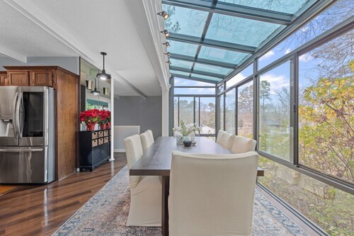 West Little Rock Swimming Pool Resort 5 beds - 3 bedrooms  2 bathroom House