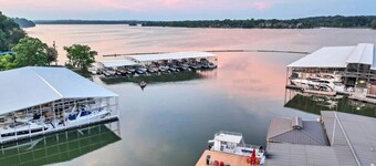 24 Guest Lake Hangout with 12 beds!