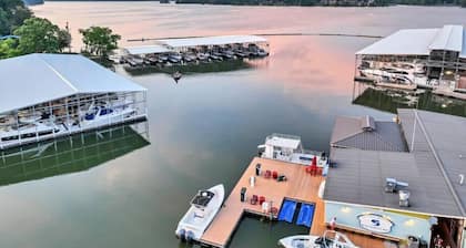 24 Guest Lake Hangout with 12 beds!