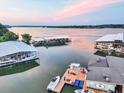 24 Guest Lake Hangout with 12 beds!