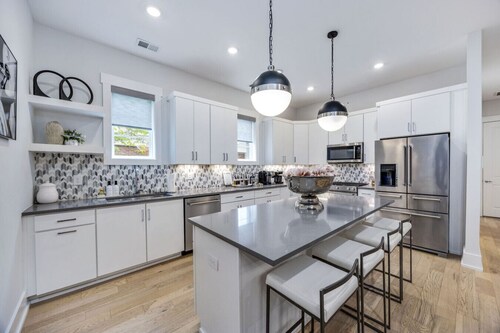 Downtown Nashville Luxury Condo + Private Parking