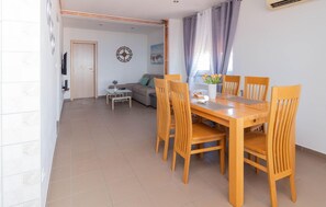 Dining - Beautiful apartment in Jasenice with WiFi (Jasenice)