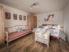 3 bedrooms, WiFi, bed sheets